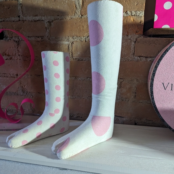 PINK store display - Picture 2 of 4